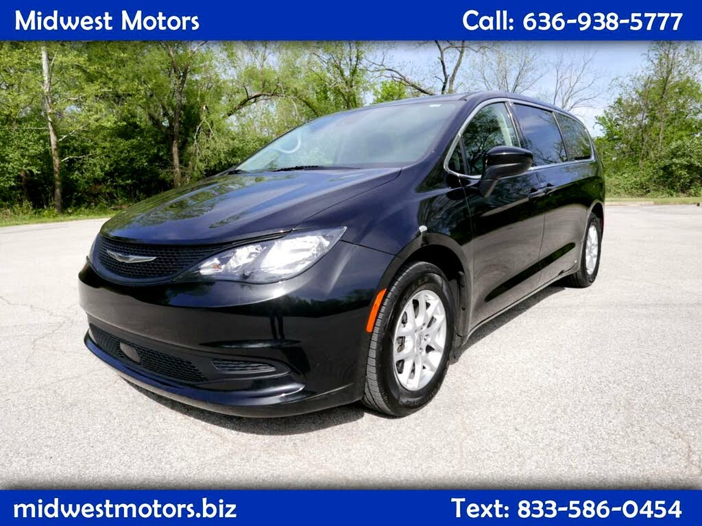 2022 Chrysler Voyager LX FWD