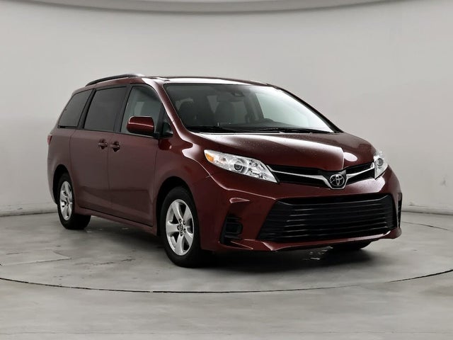 2020 Toyota Sienna LE 7-Passenger FWD with Auto-Access Seat
