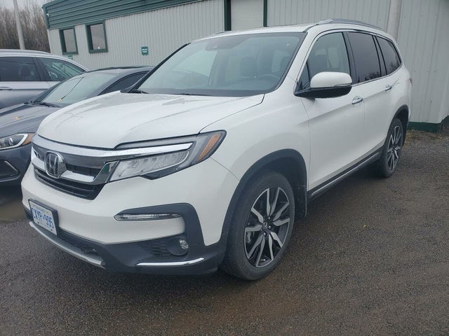 Honda Pilot Touring AWD with Rear Captain's Chairs 2022