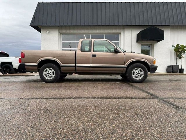 1997 Chevrolet S-10 LS Extended Cab 4WD
