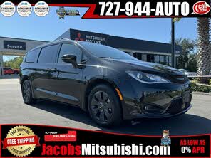 Chrysler Pacifica Hybrid Limited Red S FWD