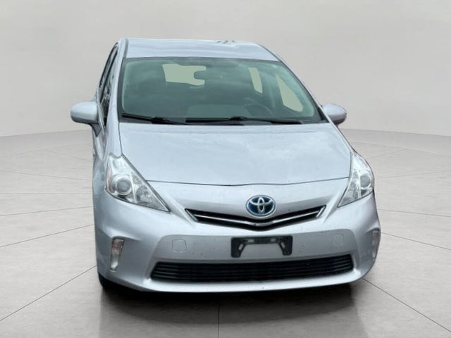 Toyota Prius v 2012