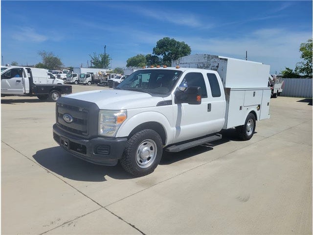 2012 Ford F-350 Super Duty Chassis XL SuperCab RWD