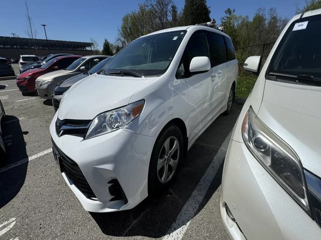 Toyota Sienna LE 7-Passenger FWD with Auto-Access Seat 2020