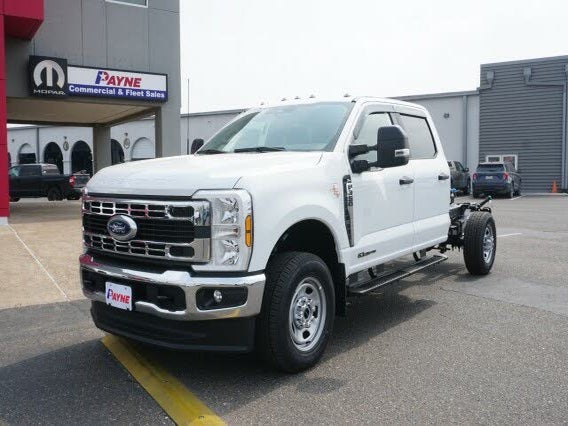2024 Ford F-350 Super Duty Chassis XL Crew Cab 4WD