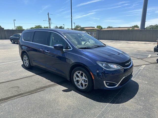 2017 Chrysler Pacifica Touring Plus FWD