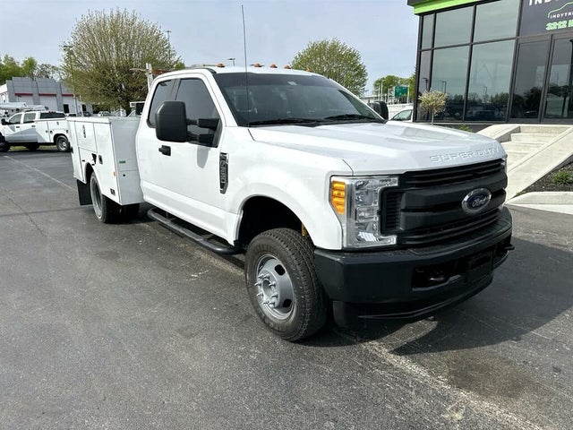 2017 Ford F-350 Super Duty Chassis XL SuperCab DRW 4WD