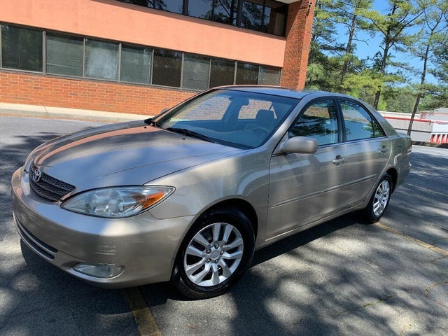 2004 Toyota Camry XLE FWD