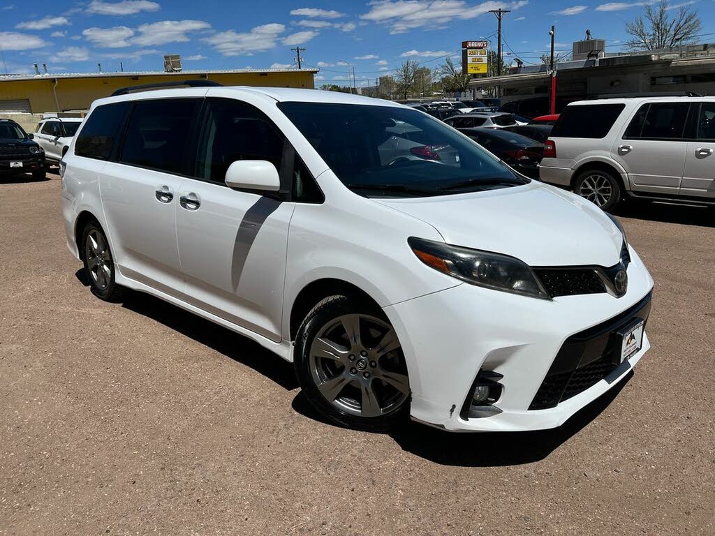 Used 2018 Toyota Sienna SE 8-Passenger FWD for Sale (with Photos 