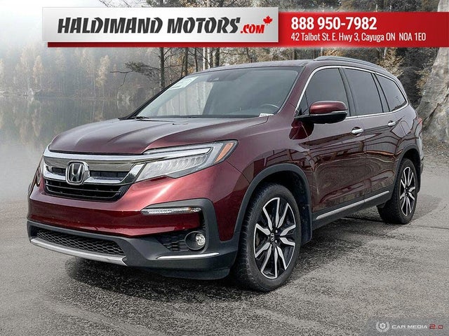 2020 Honda Pilot Touring AWD with Rear Captain's Chairs