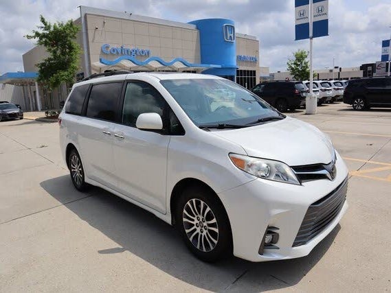 2019 Toyota Sienna XLE 7-Passenger FWD with Auto-Access Seat