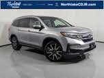 Honda Pilot Touring AWD with Rear Captains Chairs