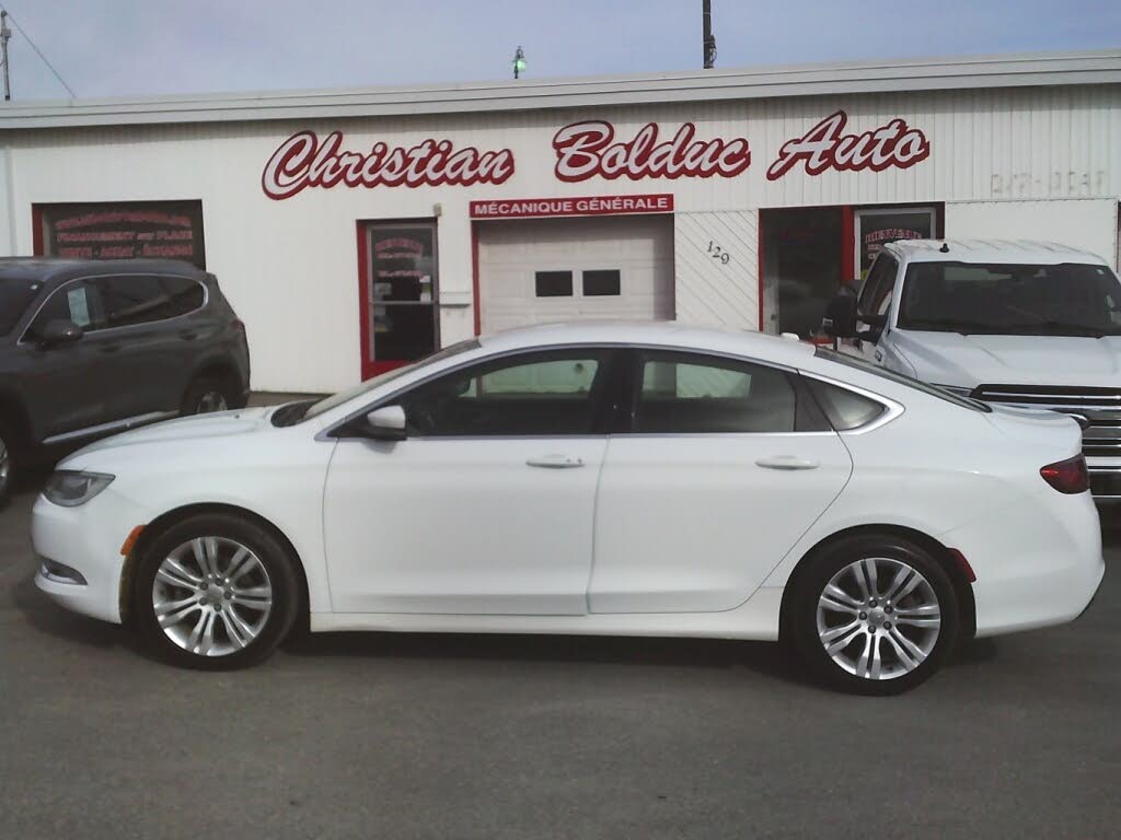 2015 Chrysler 200 Limited Sedan FWD