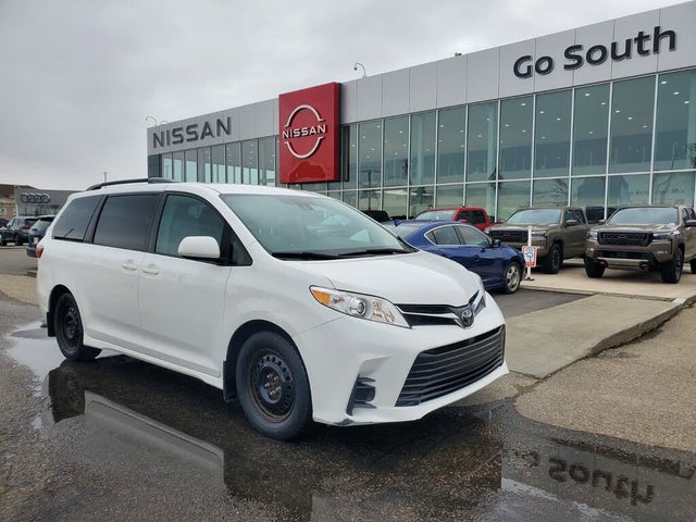 Toyota Sienna LE 7-Passenger FWD with Auto-Access Seat 2018