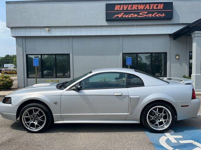 2004 Ford Mustang GT Deluxe Coupe RWD