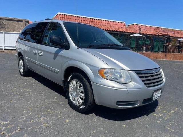 2005 Chrysler Town & Country Touring LWB FWD