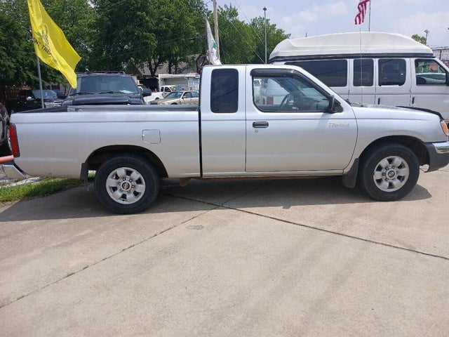 2000 Nissan Frontier 2 Dr XE Extended Cab SB