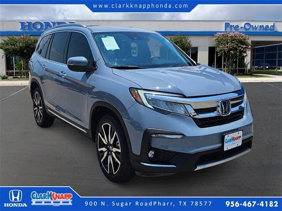 2022 Honda Pilot Touring FWD with Rear Captain's Chairs