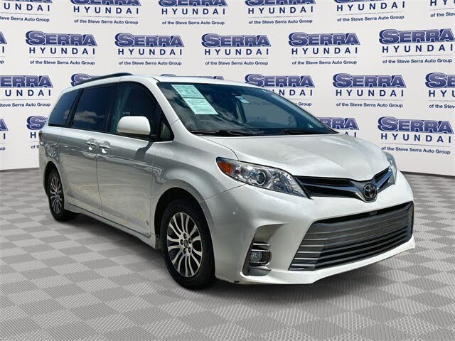 2018 Toyota Sienna XLE 7-Passenger FWD with Auto-Access Seat