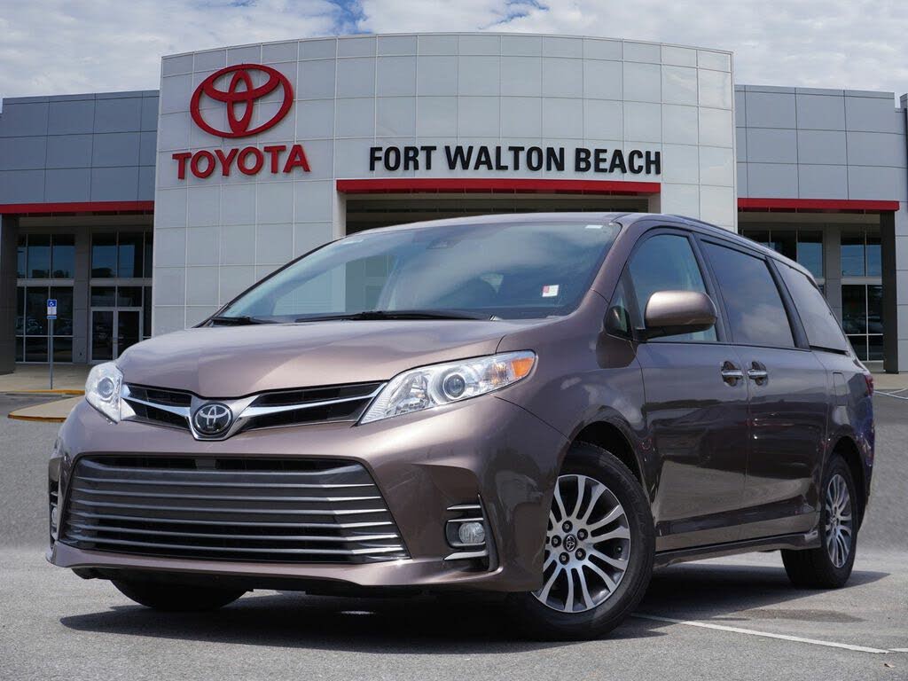 Used 2020 Toyota Sienna XLE Premium 8-Passenger FWD for Sale (with 