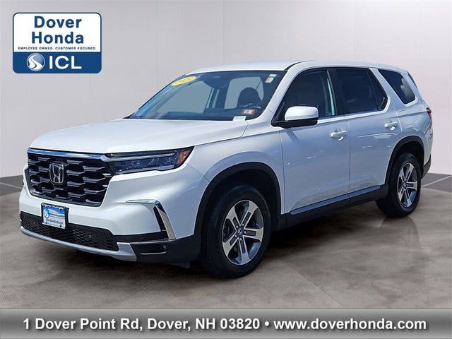 2023 Honda Pilot EX-L AWD with Captains Chairs