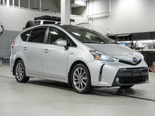 Toyota Prius v FWD with Technology Package 2015