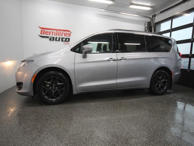 Chrysler Pacifica Touring FWD 2020