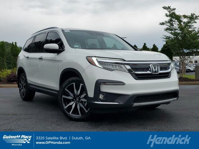 2020 Honda Pilot Touring FWD with Rear Captain's Chairs