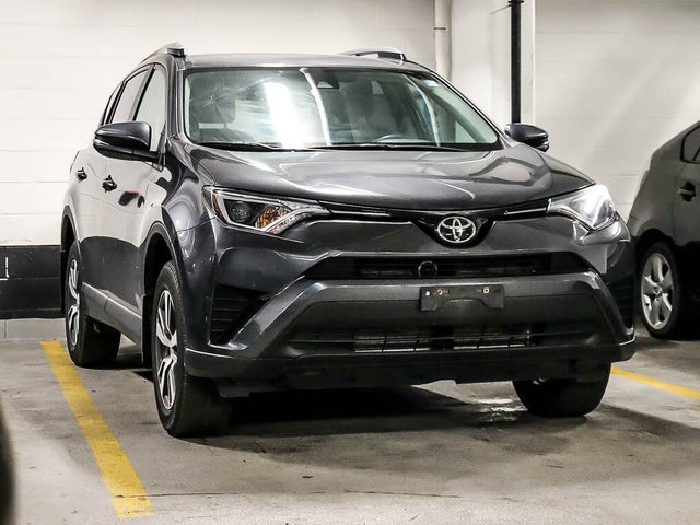 Toyota RAV4 LE AWD 2018