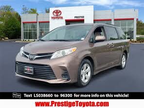 Toyota Sienna LE 7-Passenger FWD with Auto-Access Seat