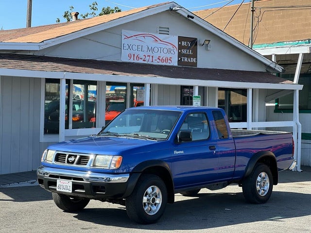 1999 Nissan Frontier 2 Dr XE V6 4WD Extended Cab SB
