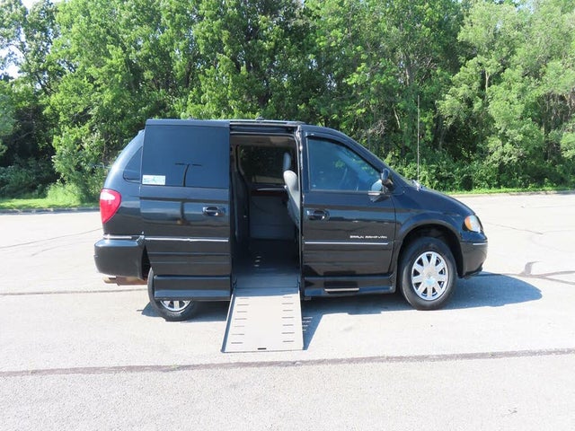 2006 Chrysler Town & Country Limited LWB FWD