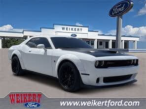 Dodge Challenger R/T Scat Pack Widebody RWD