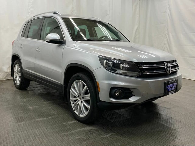 2013 Volkswagen Tiguan SE 4Motion with Sunroof and Navigation