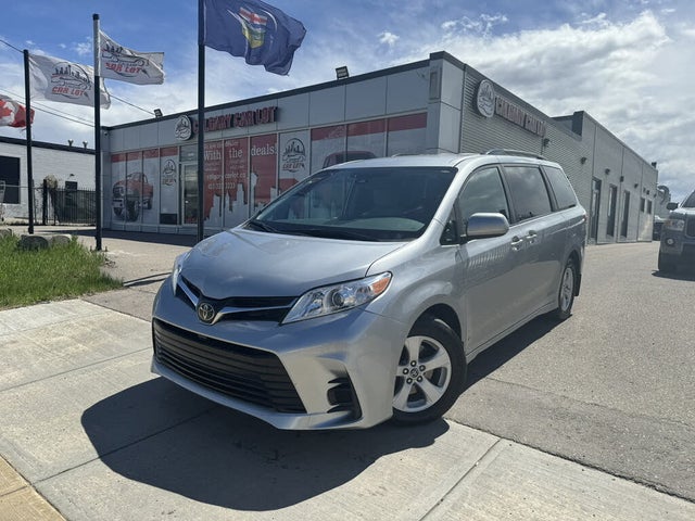 Toyota Sienna LE 7-Passenger FWD with Auto-Access Seat 2019