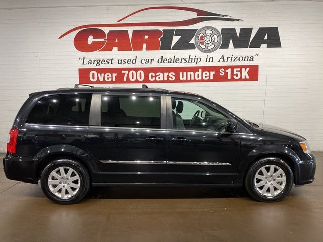 2016 Chrysler Town & Country Touring FWD