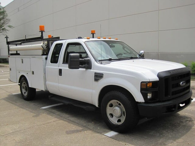 2009 Ford F-350 Super Duty Chassis XL SuperCab RWD