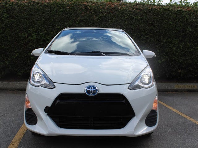 2016 Toyota Prius c Technology