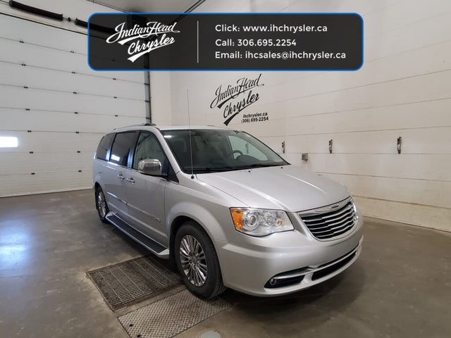 Chrysler Town & Country Limited FWD 2011