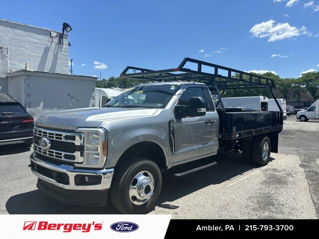 2023 Ford F-350 Super Duty Chassis XLT 4WD