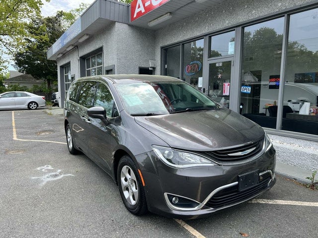 2018 Chrysler Pacifica Hybrid Touring Plus FWD