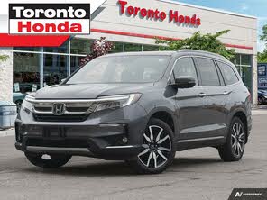 Honda Pilot Touring AWD with Rear Captains Chairs