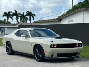 Dodge Challenger R/T Scat Pack RWD