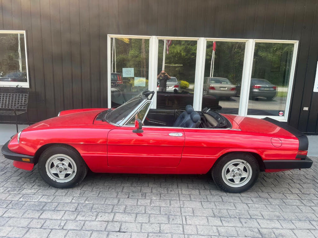 1983 Alfa Romeo Spider Veloce RWD