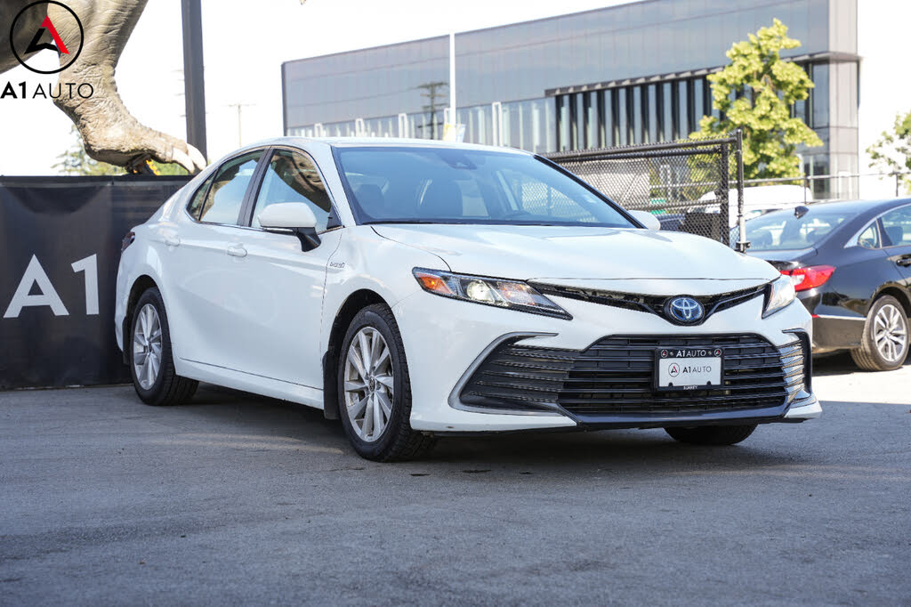 Toyota Camry Hybrid LE FWD 2021