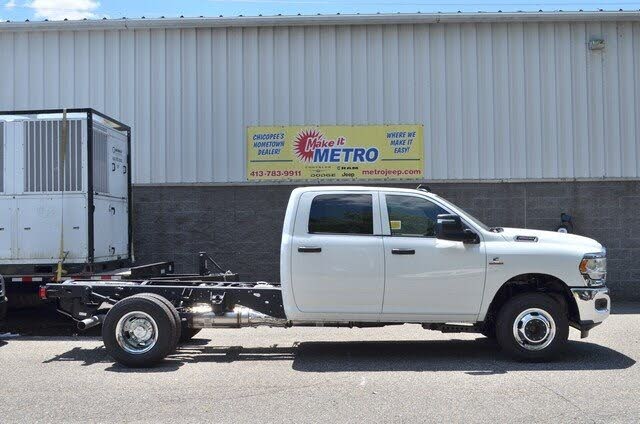 2024 RAM 3500 Chassis Tradesman Crew Cab LB DRW 4WD
