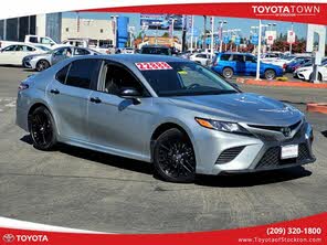 Toyota Camry SE Nightshade FWD