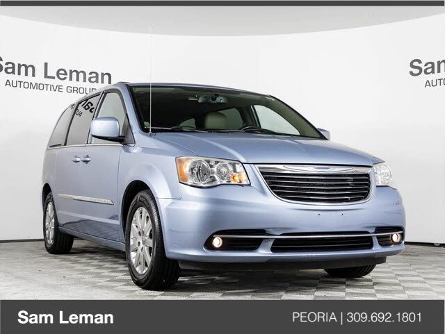 2013 Chrysler Town & Country Touring FWD