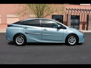 Toyota Prius Two FWD