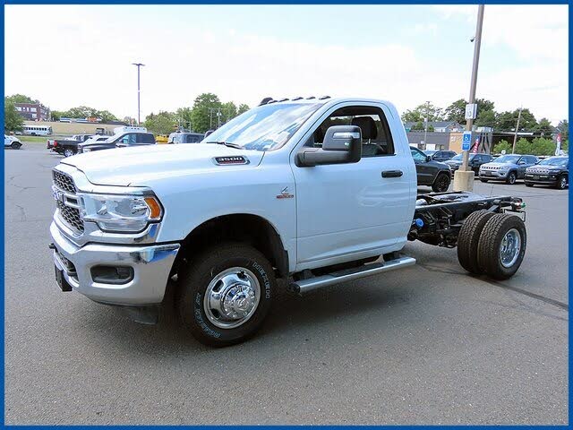 2024 RAM 3500 Chassis Tradesman Regular Cab DRW 4WD